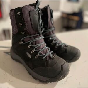 Women’s Keen Size 7 Revel Mid Polar Boots
